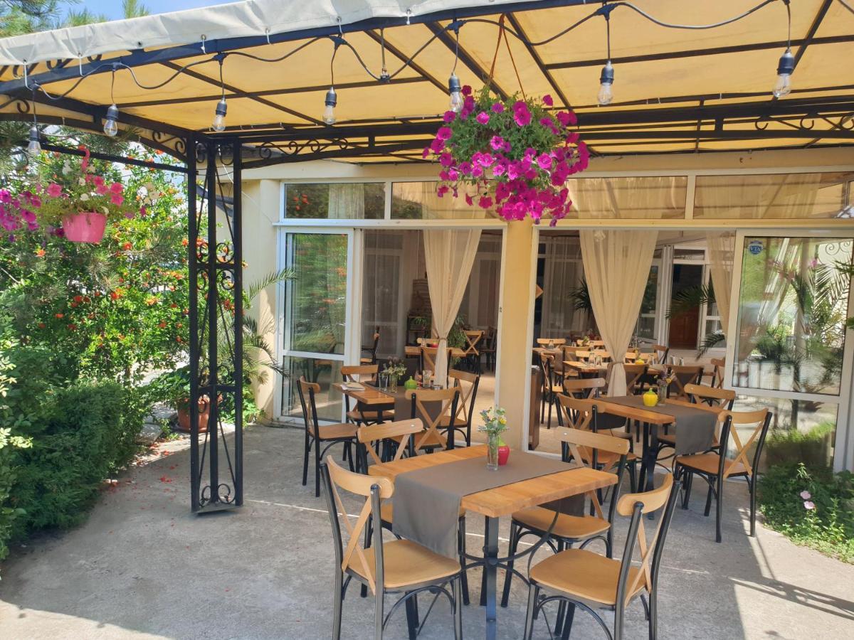 Hotel Feniks Lozenec Kültér fotó