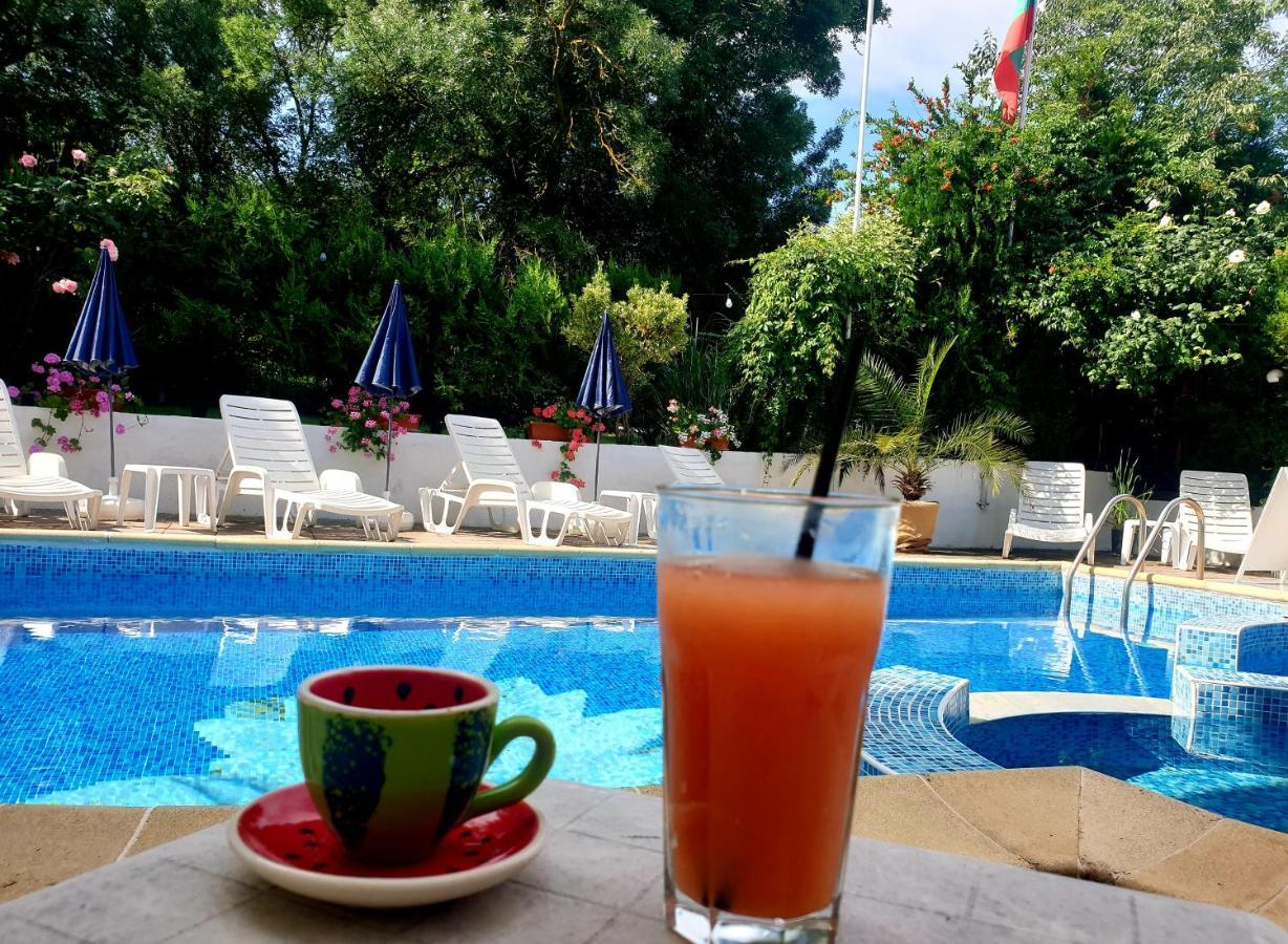 Hotel Feniks Lozenec Kültér fotó