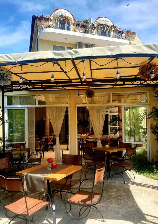 Hotel Feniks Lozenec Kültér fotó