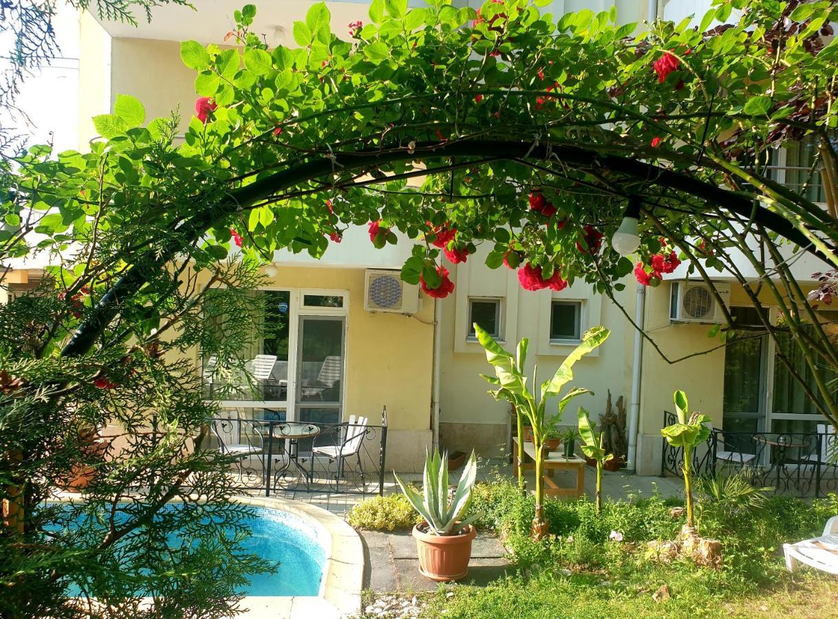 Hotel Feniks Lozenec Kültér fotó