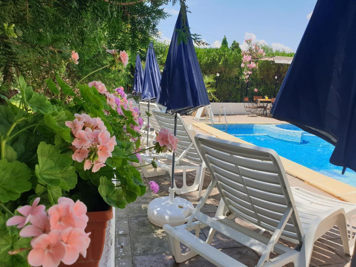 Hotel Feniks Lozenec Kültér fotó