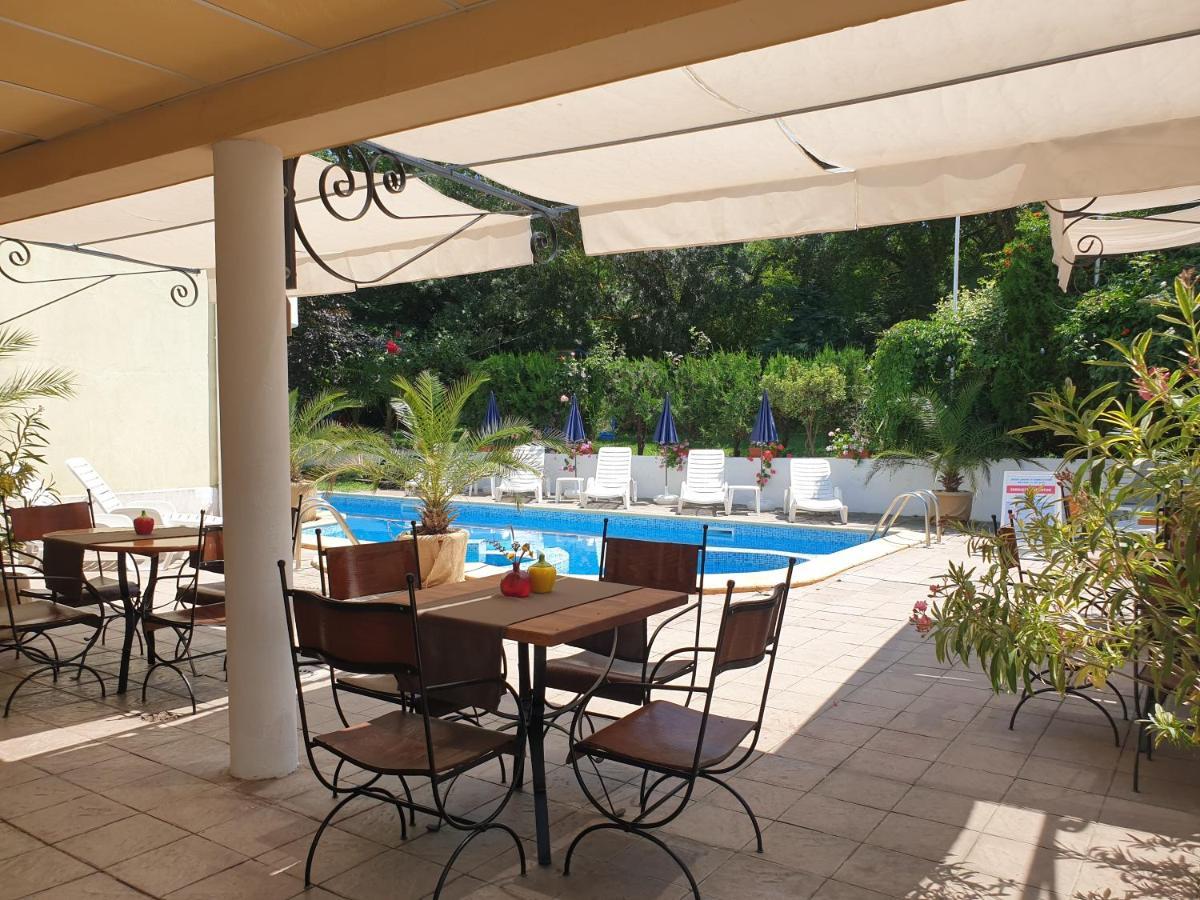 Hotel Feniks Lozenec Kültér fotó