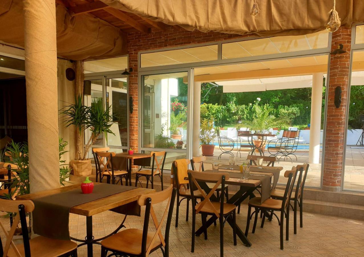 Hotel Feniks Lozenec Kültér fotó