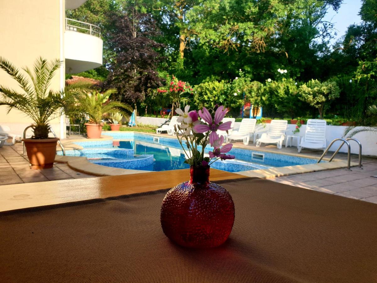 Hotel Feniks Lozenec Kültér fotó