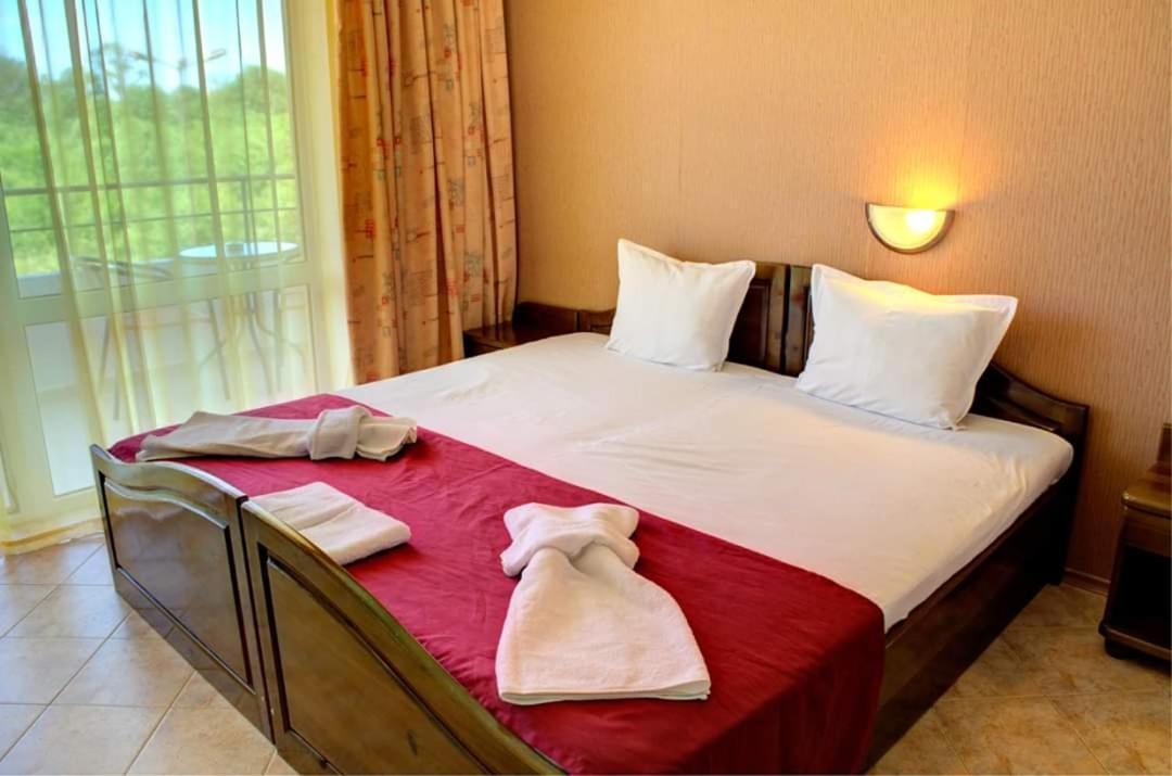 Hotel Feniks Lozenec Kültér fotó