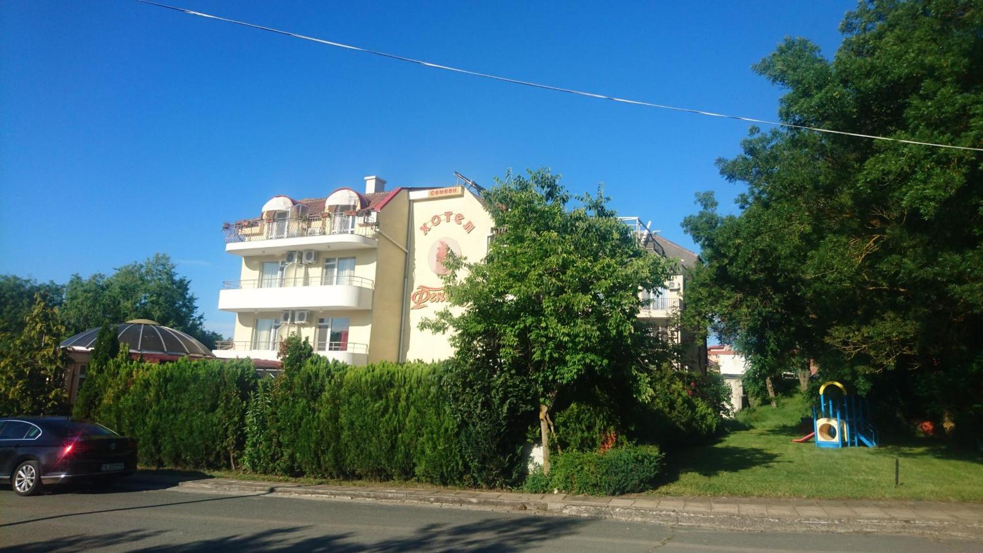 Hotel Feniks Lozenec Kültér fotó