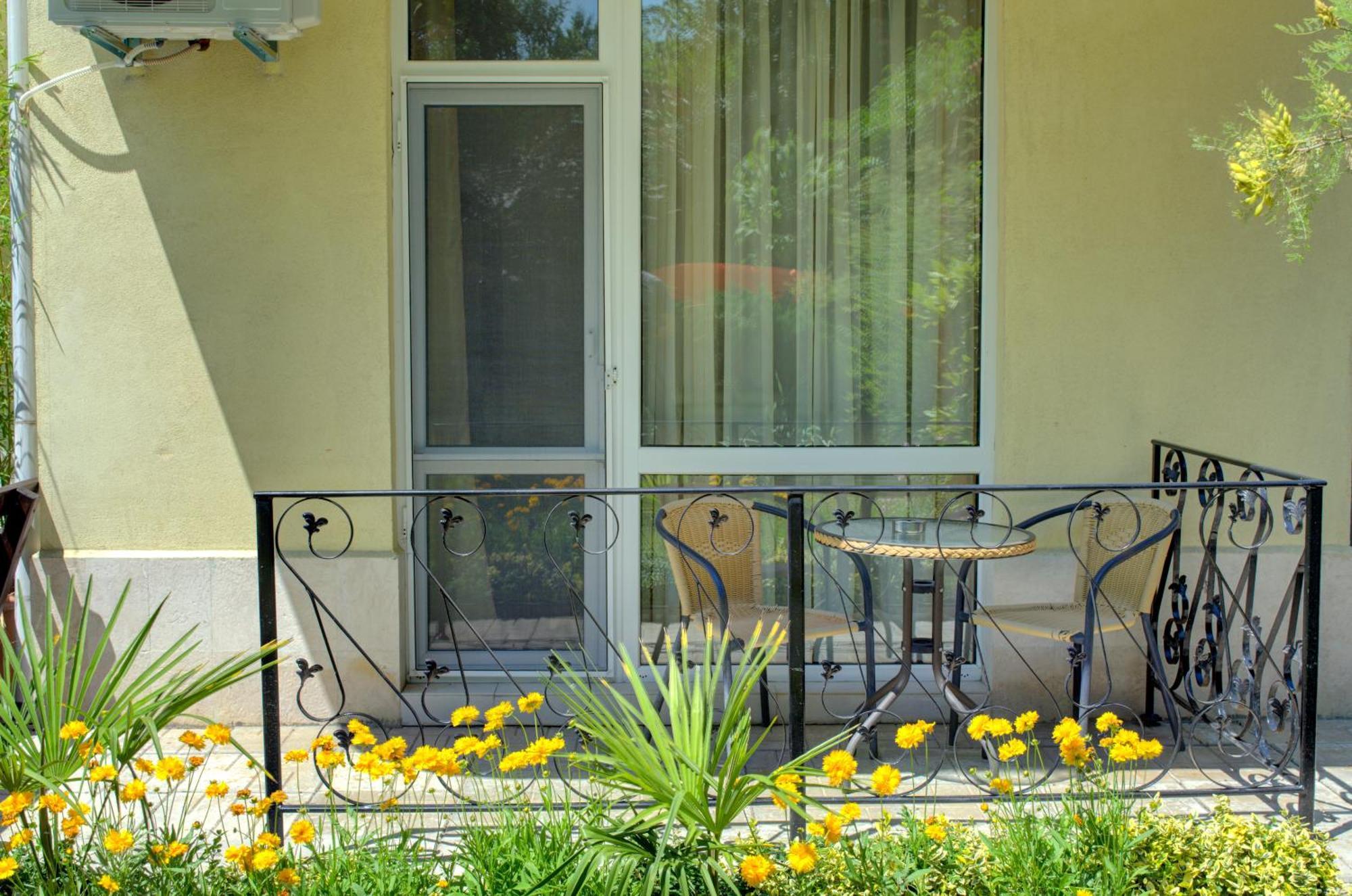 Hotel Feniks Lozenec Kültér fotó