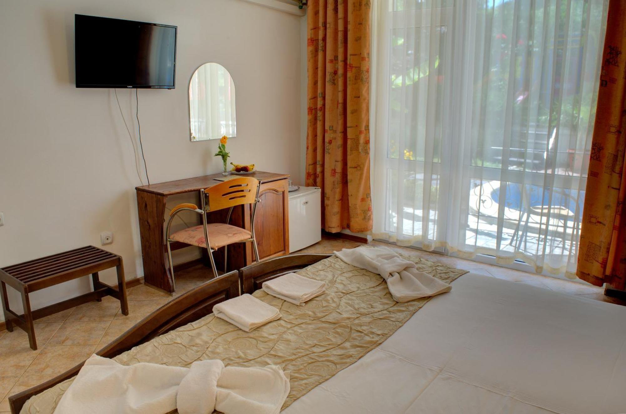 Hotel Feniks Lozenec Kültér fotó