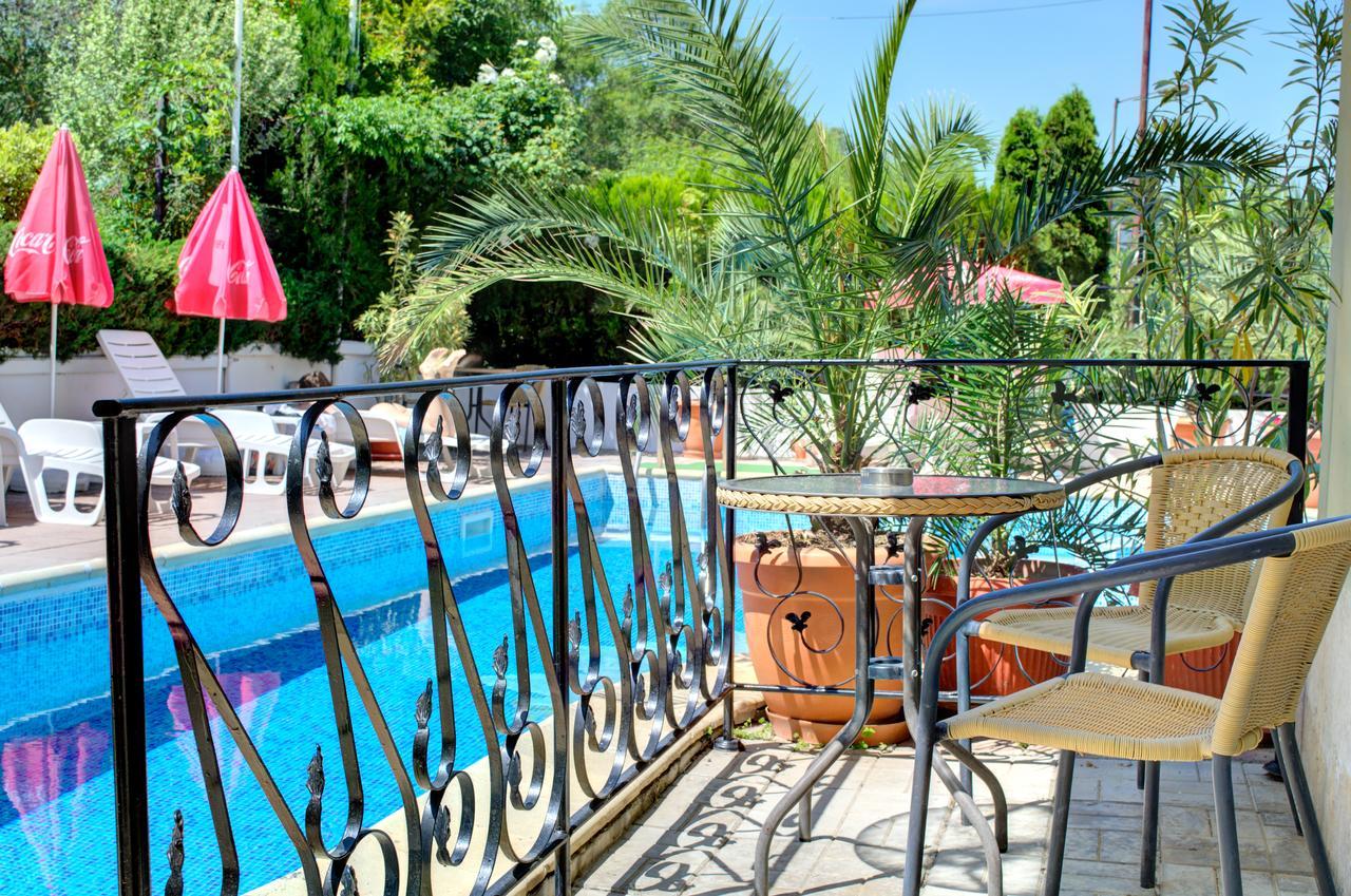 Hotel Feniks Lozenec Kültér fotó